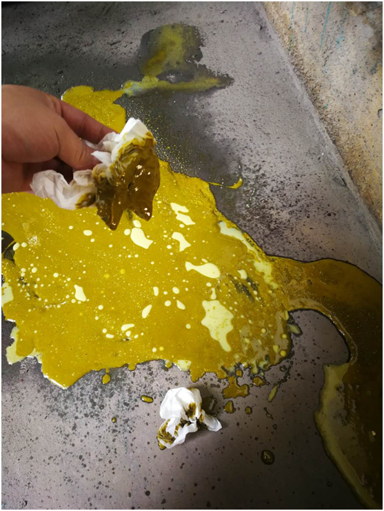 油氣分離器使用過(guò)程中因壓差過(guò)高被擊穿，造成跑油，油分配料不匹配造成壓差過(guò)高(圖2)