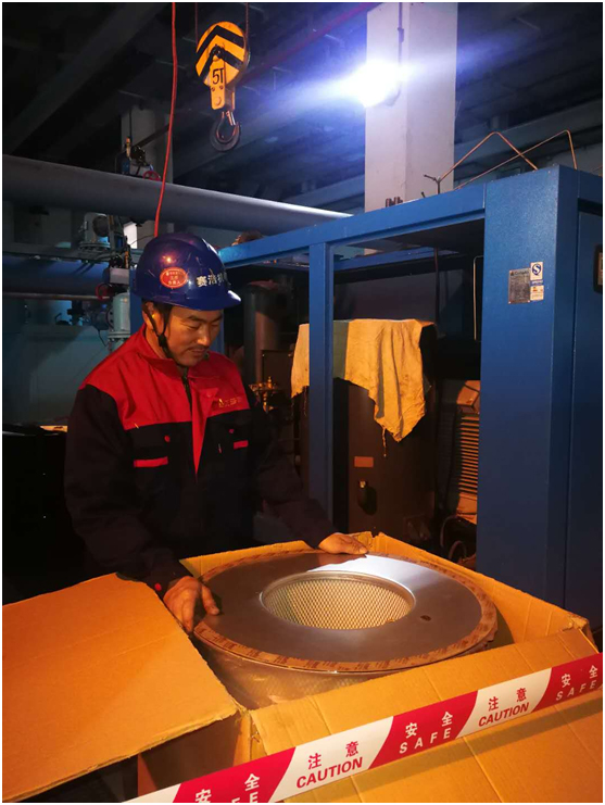 油氣分離器使用過(guò)程中因壓差過(guò)高被擊穿，造成跑油，油分配料不匹配造成壓差過(guò)高(圖3)